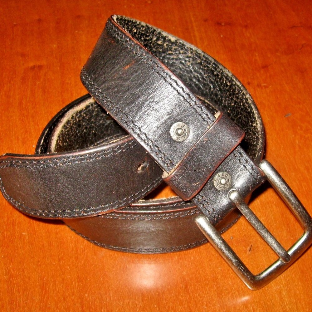 Levi's Vintage Black Genuine Leather Belt w Silvertone Metal Buckle Sz 36
